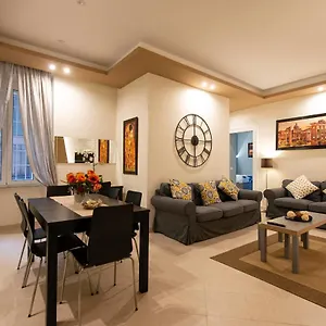 Giulio Cesare Imperatore Apartment